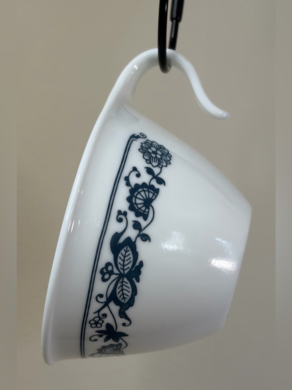 Corelle’s Old Town Blue Onion Hook Handle Cup - Picture 5 of 10